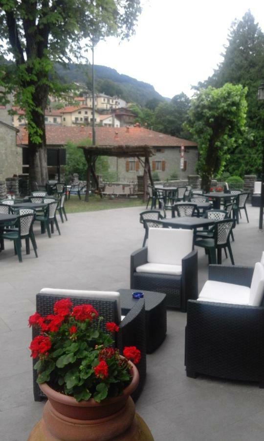 La Foresta Albergo Ristorante Pizzeria Badia Prataglia Exterior foto